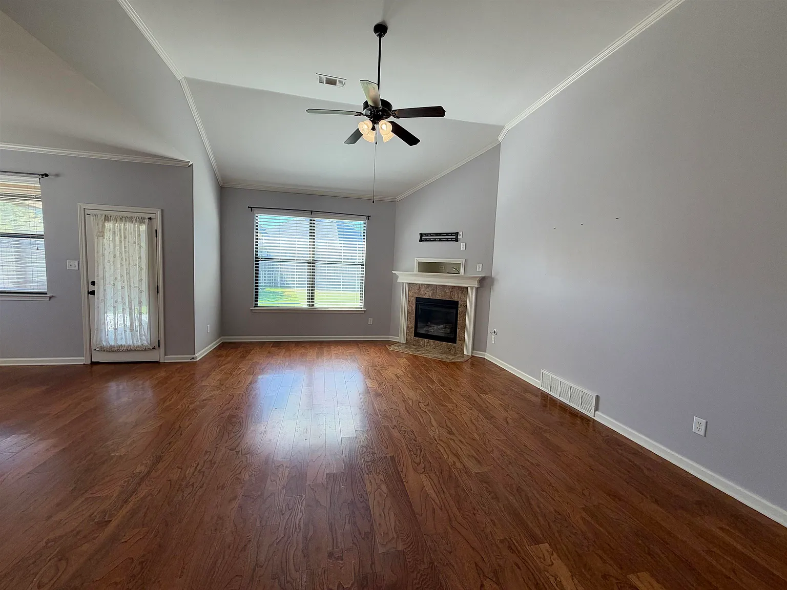 5 bed, 3.0 bath, 2854 sqft, $3,000 — Photo 4