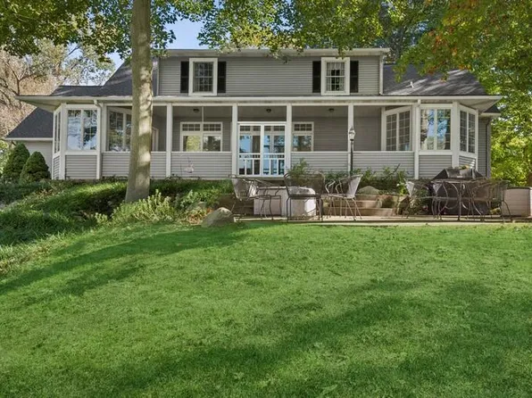 1390 Summerwood Dr, South Haven, MI 49090
