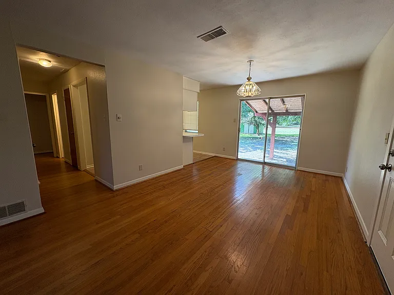 588 Rea Ave — Photo 4