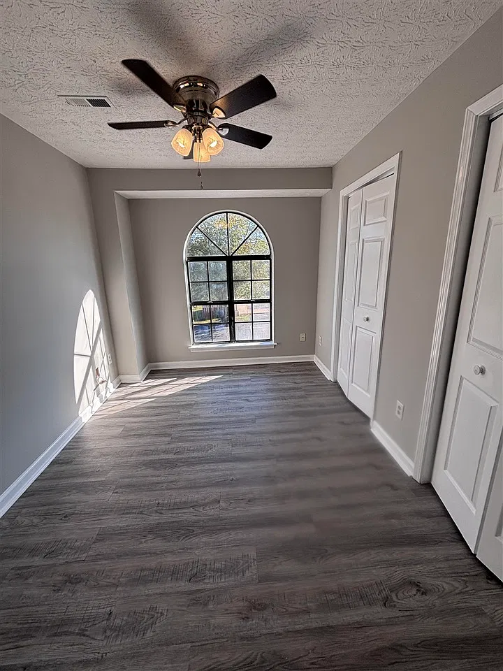 3 bed, 1232 sqft, $995 — Photo 3