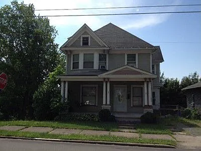 208 Hone Ave photo 1