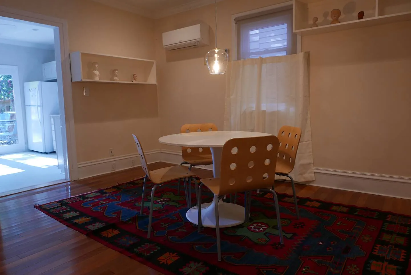 2 bed, 890 sqft, $2,200 — Photo 2