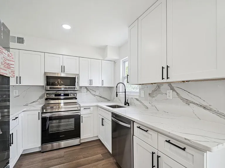 10611 Campus Way S — Photo 17