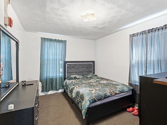 4th image of 513 Charles St