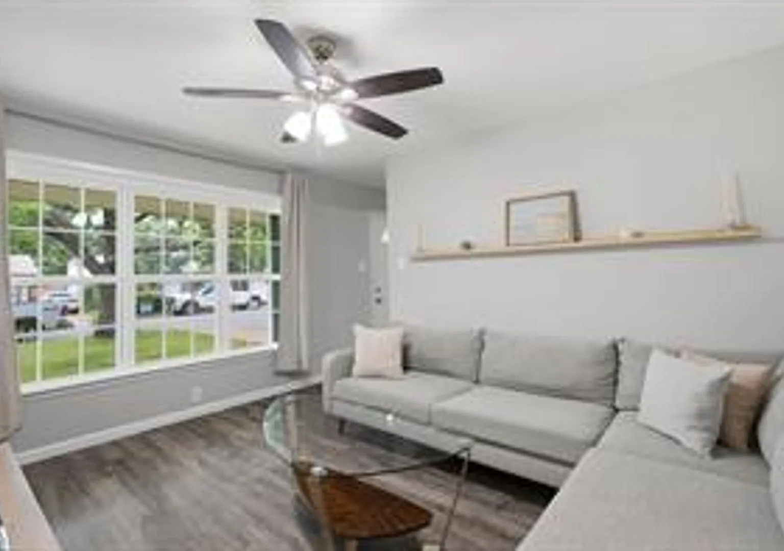 Beautiful Sherman 4 Bedroom 2 Bath For Lease- Close To Fairview Park! — Photo 3