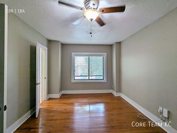 4th image of 4328 Roanoke Pkwy #303