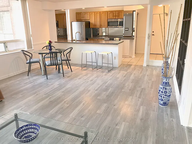 633 Bay St #511 — Photo 7