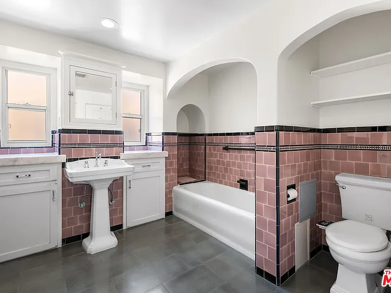 119 N Orange Dr — Photo 24