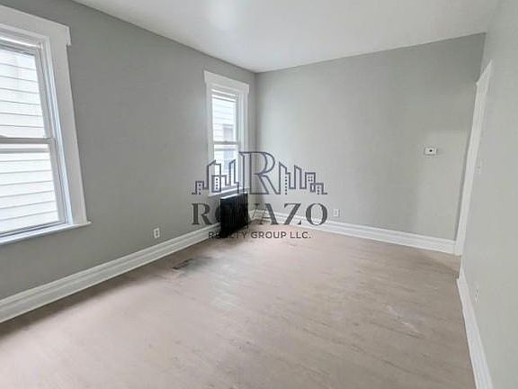 4th image of 180 Columbia Ave #2