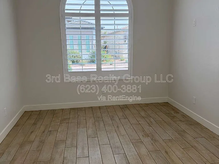 20363 W Sells Dr — Photo 13