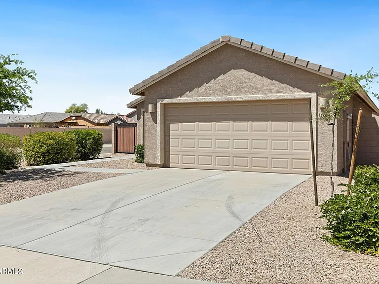 11184 E Wallflower Ln — Photo 2