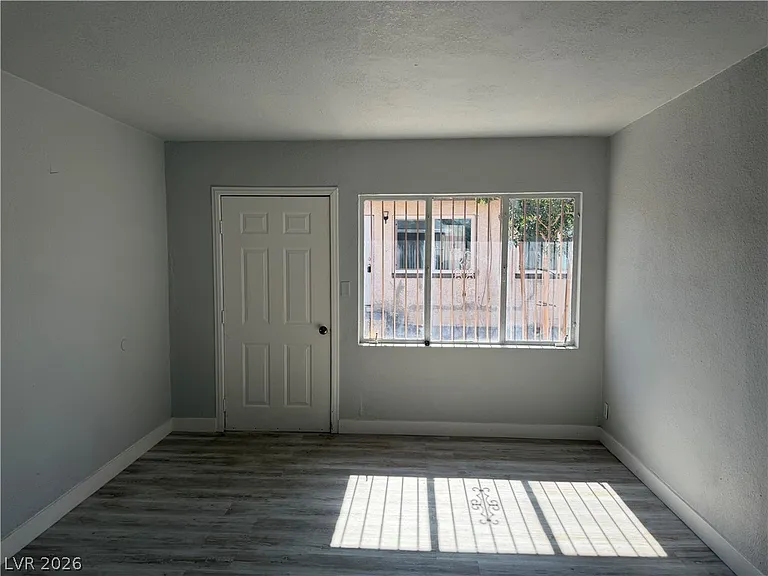2111 Stewart Ave #B — Photo 9
