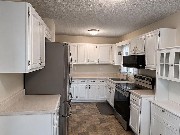 4th image of 562 Jones Rd