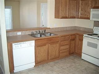 2nd image of 3115 Village Green St