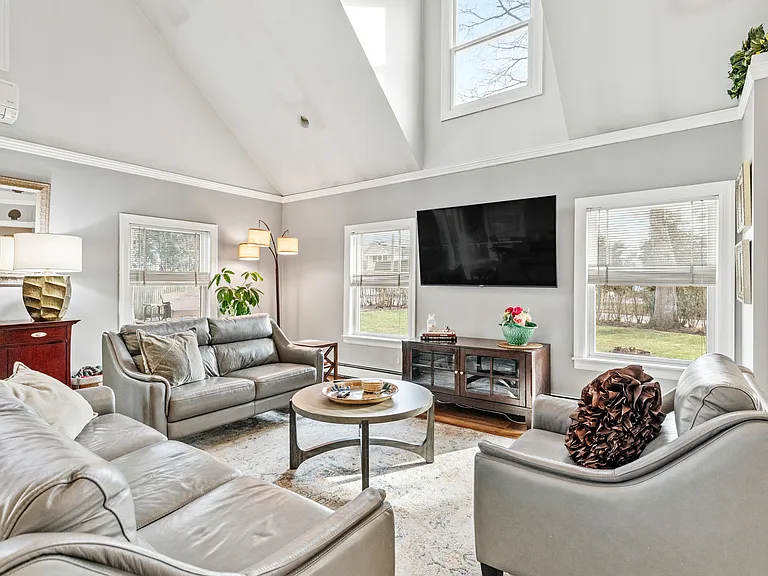 79 E Tiana Rd — Photo 8