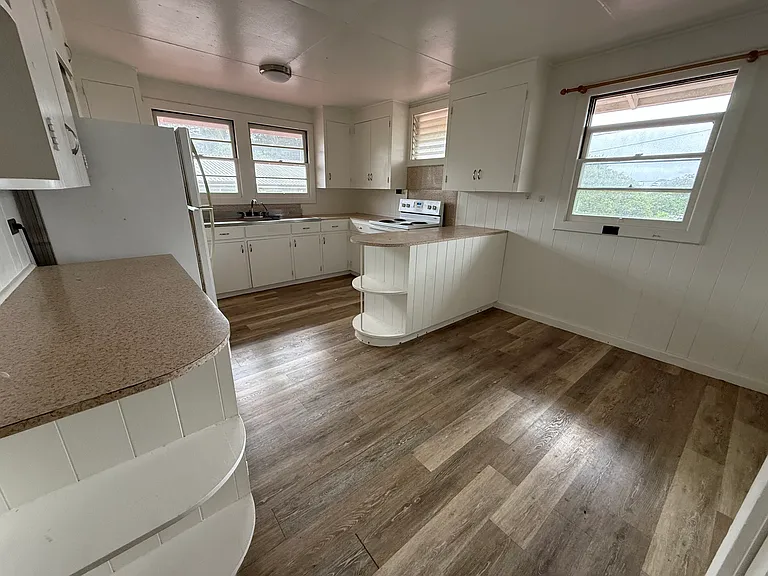 330 Kaumana Dr #A — Photo 3