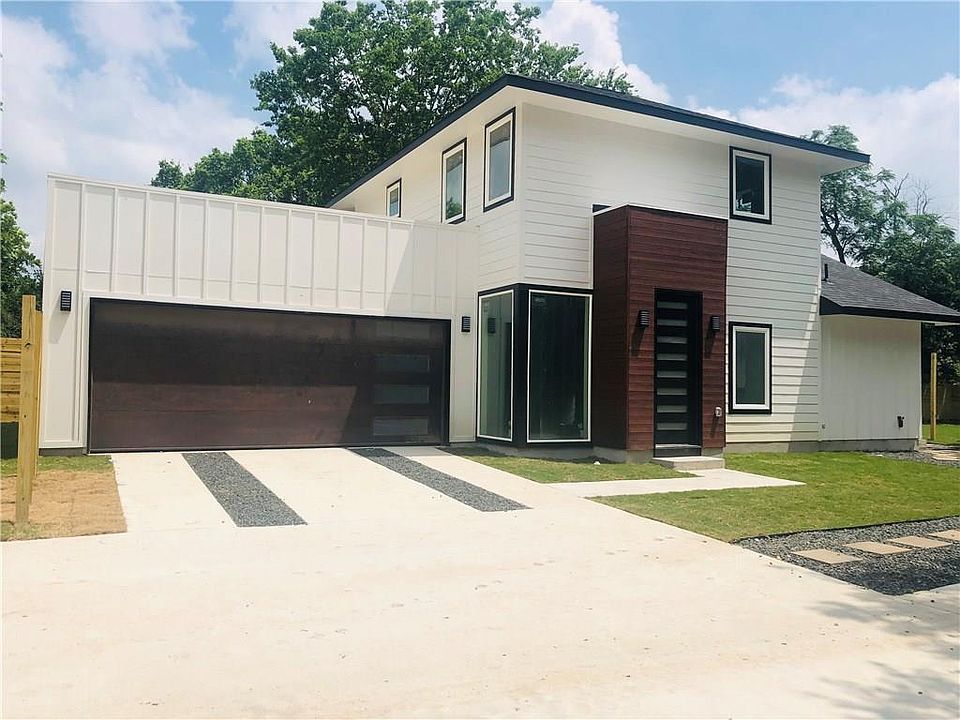 2nd image of 108 W Odell St #1