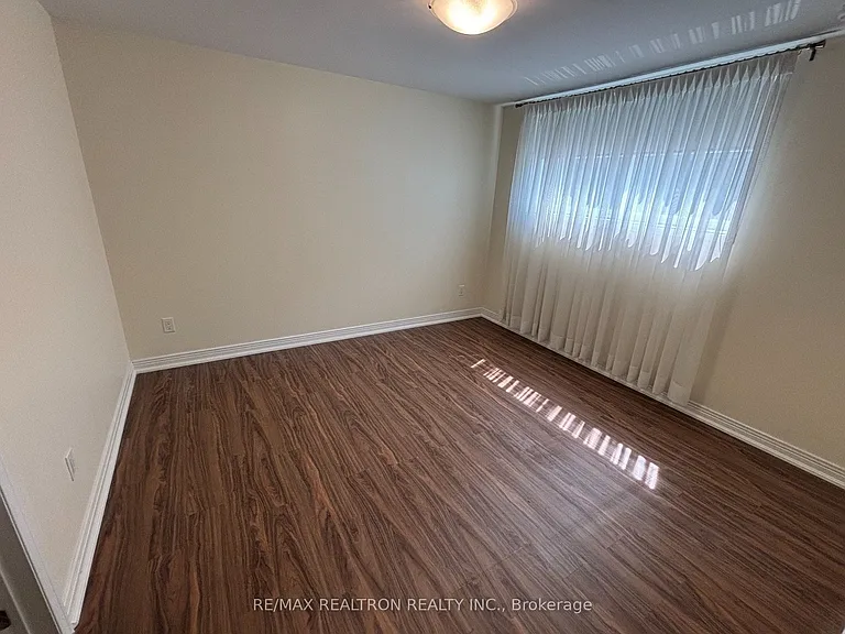 695 Glencairn Ave #BASEMENT — Photo 8