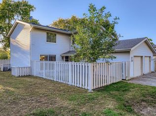 970 Monterey Dr, Shoreview, MN 55126
