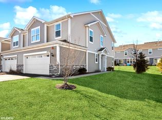 2731 Fieldcrest Dr, Mundelein, IL 60060