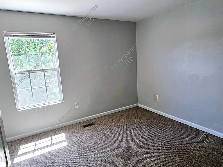 2080 Railroad St #2 — Photo 13