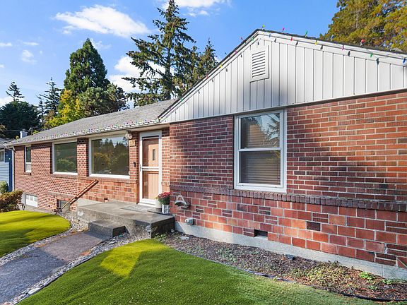 Easy to maintain front turfed front yard