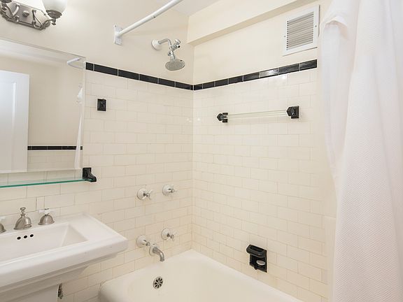 5th image of 205 E 78th St APT 3-H