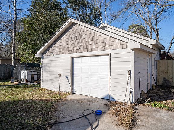 2nd image of 408 Village Green Cir