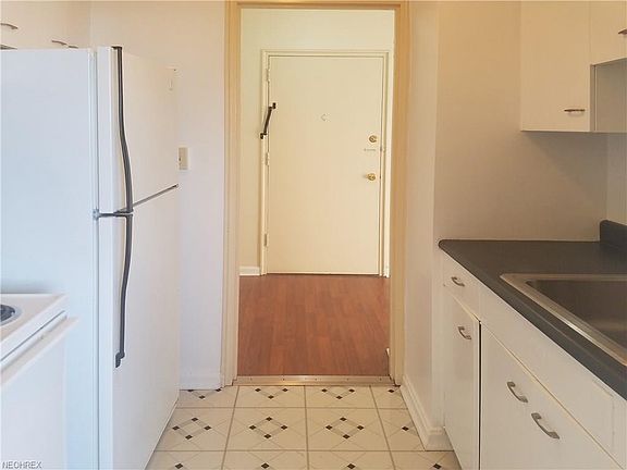 5th image of 11820 Edgewater Dr APT 1001