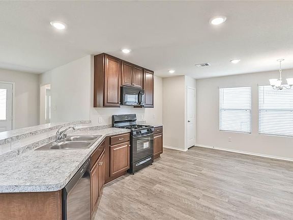 5th image of 14036 Amelia Dr