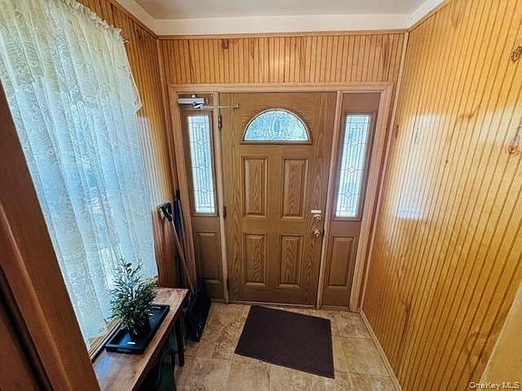 5th image of 616 College Place