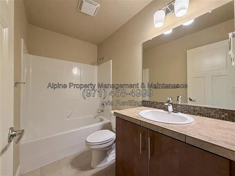 4 bed, 3.5 bath, 1950 sqft, $2,600 — Photo 4