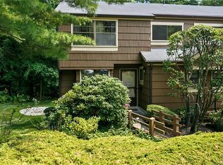101 Treetop Cir, Nanuet, NY