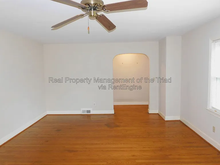 715 S Hawthorne Rd — Photo 3