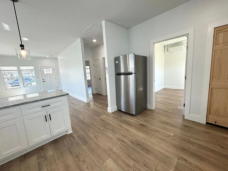 2730 E Admiral Ct — Photo 8