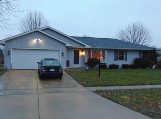 60 Williams Cir, Hills, IA 52235