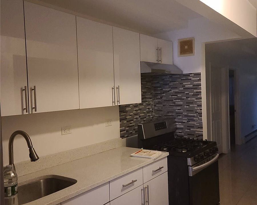 1st image of 17227 Baisley Blvd #1