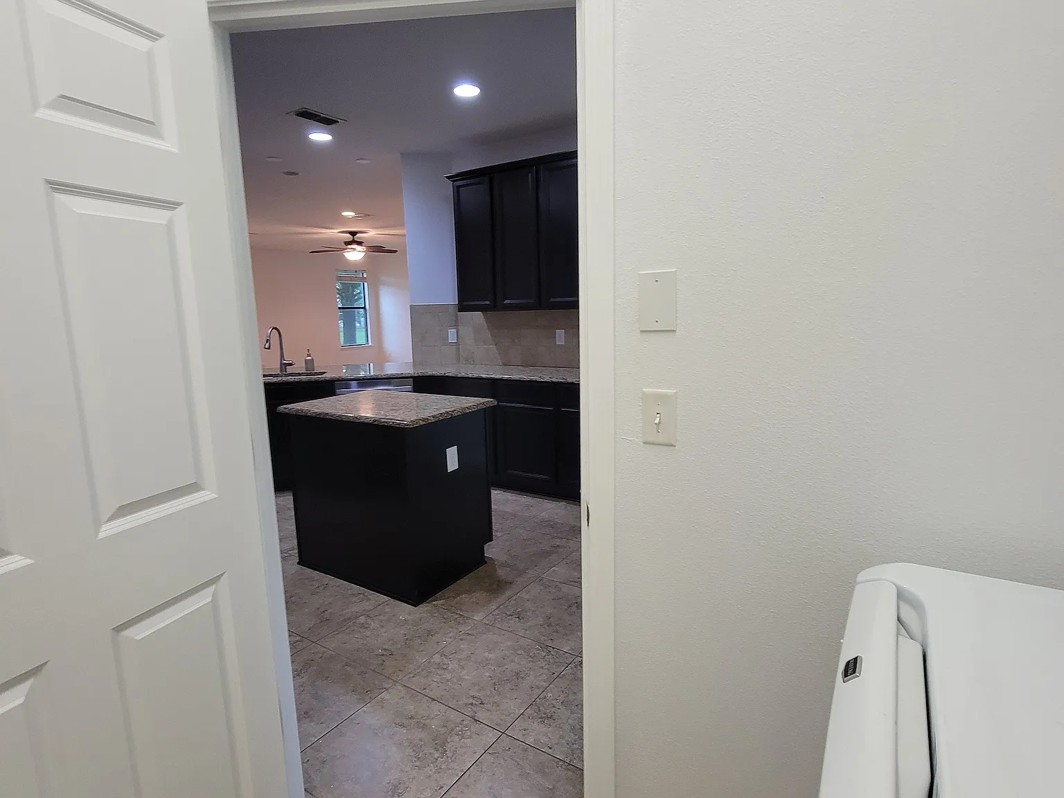3 bed, 1932 sqft, $5,000 — Photo 3