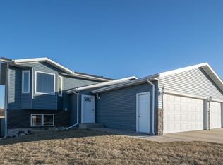 8501 Northwood Dr, Bismarck, ND 58503