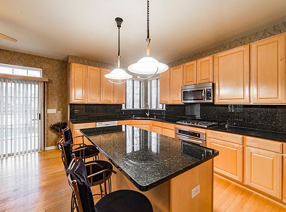 3rd image of 804 Williamstown Dr