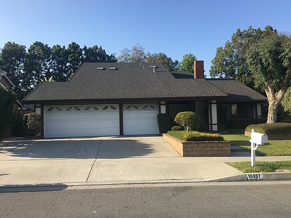 2nd image of 15937 Las Palmeras Ave