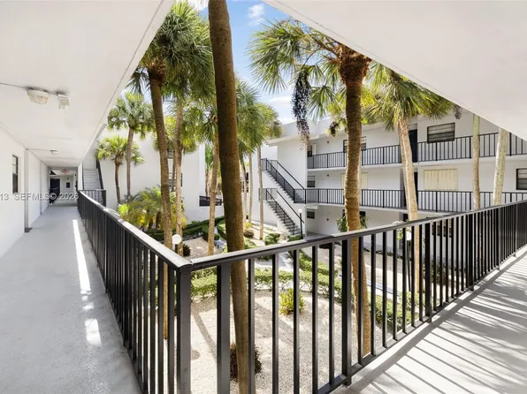 10825 SW 112th Ave APT 213, Miami, FL 33176
