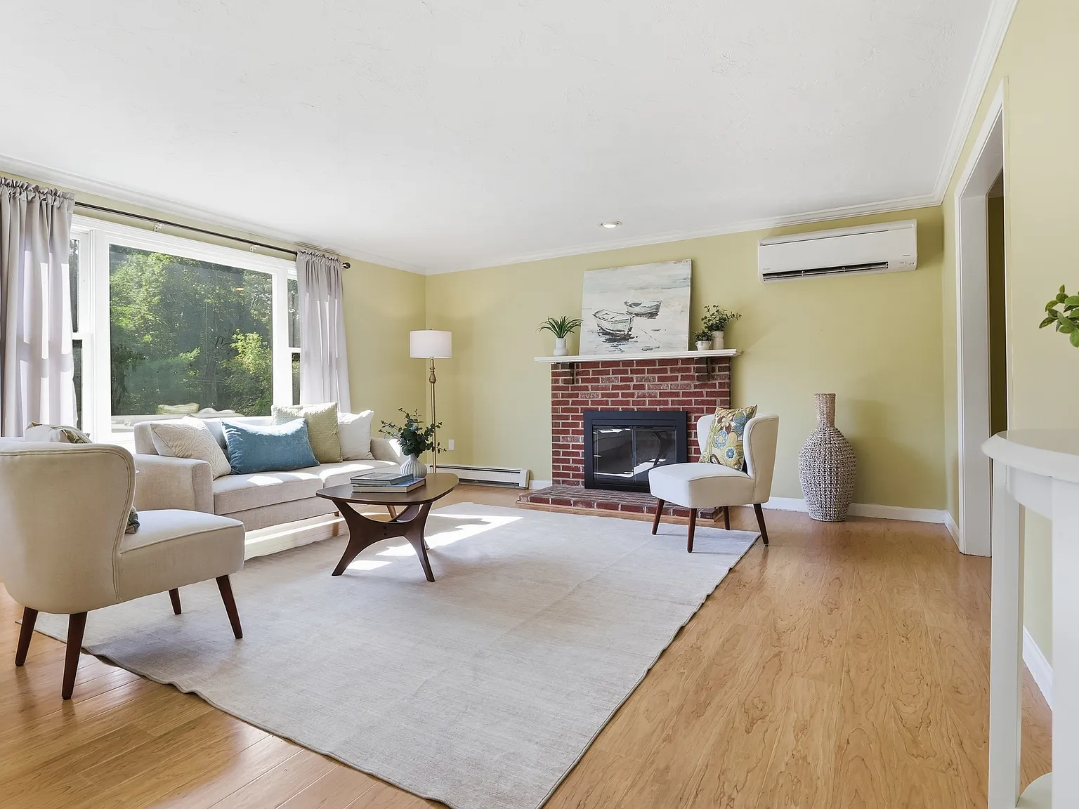 3 bed, 1960 sqft, $4,400 — Photo 2