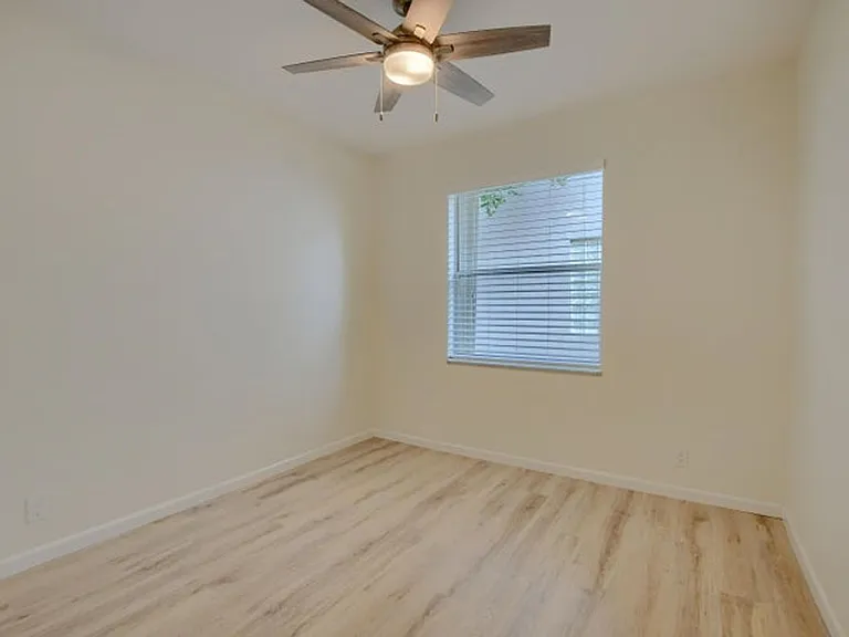 1225 E Magnolia Cir — Photo 13