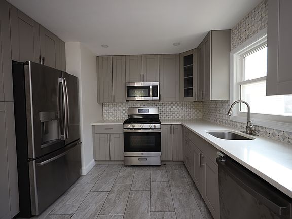 4th image of 47 Shepard Ave Floor 2