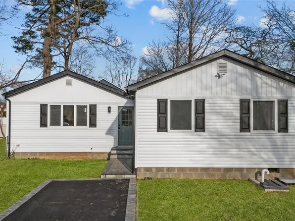 26 Peters Boulevard, Central Islip, NY 11722