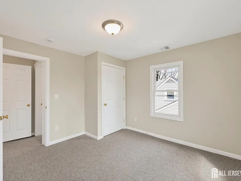 119 Vogel Pl — Photo 8