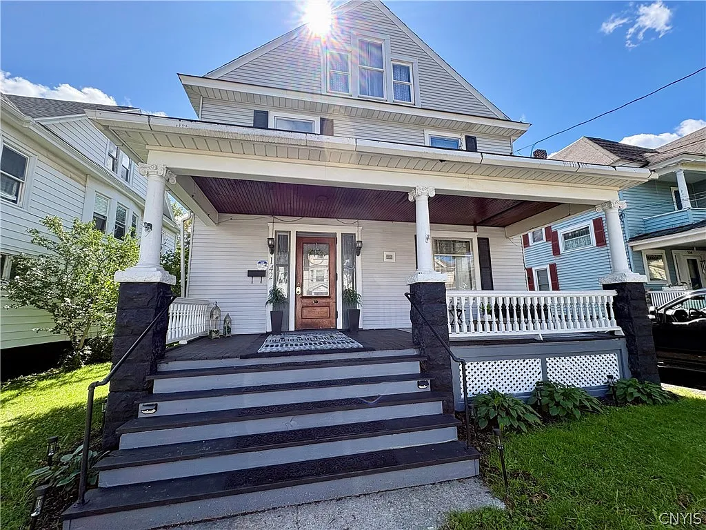 5 bed, 1.5 bath, 3024 sqft, $2,800 — Photo 2