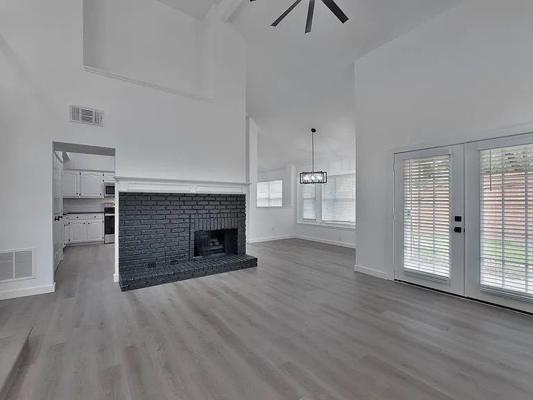 9012 Cumberland Dr — Photo 2