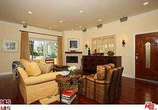 5th image of 915 12th St APT 1